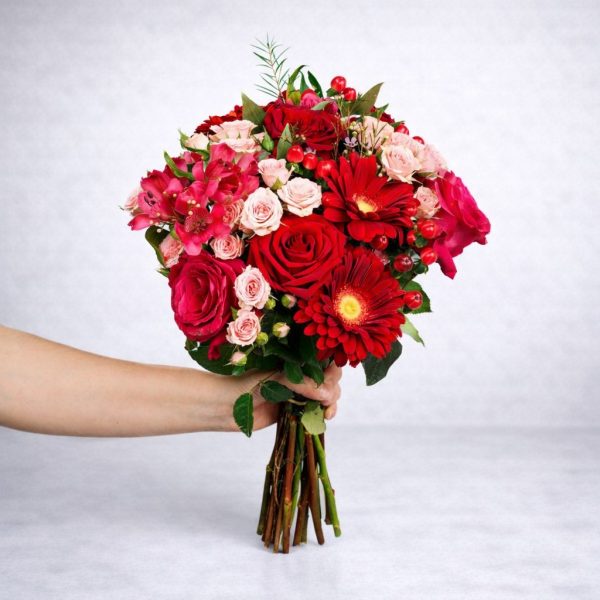 Red rose and fuchsia gerbera bouquet for same-day delivery in Ioannina by Fresh Garden.