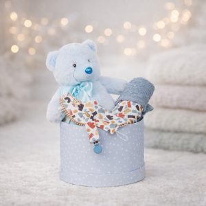 Premium μπλε gift box με αρκουδάκι, κουβερτούλα και κλιπ πιπίλας για παράδοση σε μαιευτήρια των Ιωαννίνων - ΠΓΝΙ Δουρούτης, Χατζηκώστα, Epicurus Clinic από το Fresh Garden