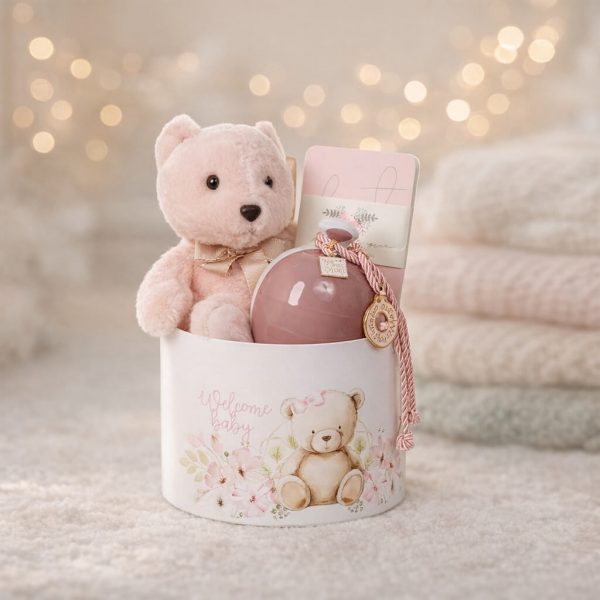 Premium gift box με ροζ αρκουδάκι, φυλαχτό και κάρτα ευχών για αυθημερόν παράδοση σε μαιευτήρια των Ιωαννίνων - ΠΓΝΙ Δουρούτης, Χατζηκώστα, Epicurus Clinic από το Fresh Garden