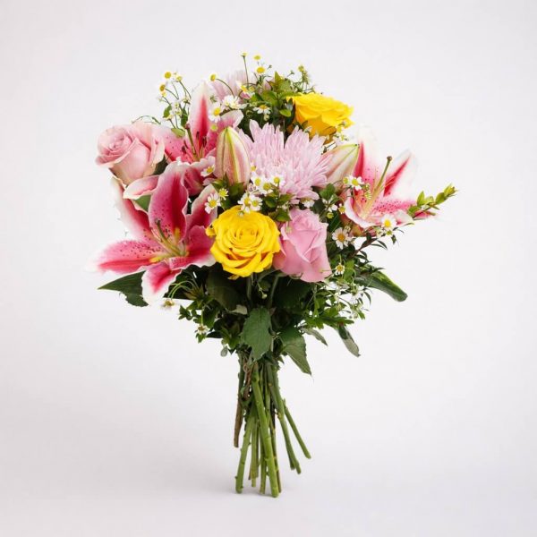 Bright bouquet with lilies, roses and chamomile for same-day delivery in Ioannina by Fresh Garden.
