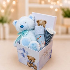Baby Bear Welcome Box με λούτρινο αρκουδάκι My First Bear και πανάκια φροντίδας για νεογέννητο αγοράκι από το Fresh Garden Ιωάννινα