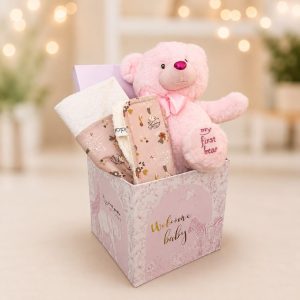 Blush Dreams Welcome Box με λούτρινο αρκουδάκι, χειροποίητο σελτέ και λαβέτα για νεογέννητο κορίτσι από το Fresh Garden στα Ιωάννινα