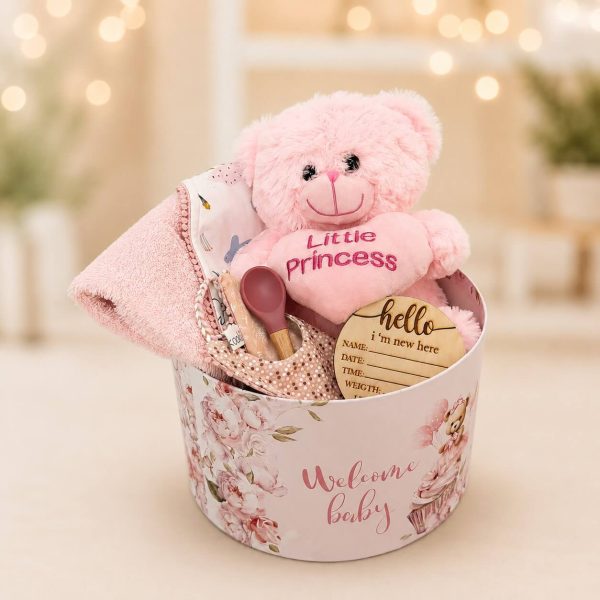 Little Princess Dreams Box Little Princess Dreams Box με λούτρινο αρκουδάκι, μπουρνούζι κάπα, σαλιάρα και ξύλινο αναμνηστικό γέννησης για νεογέννητο κορίτσι από το Fresh Garden Ioannina