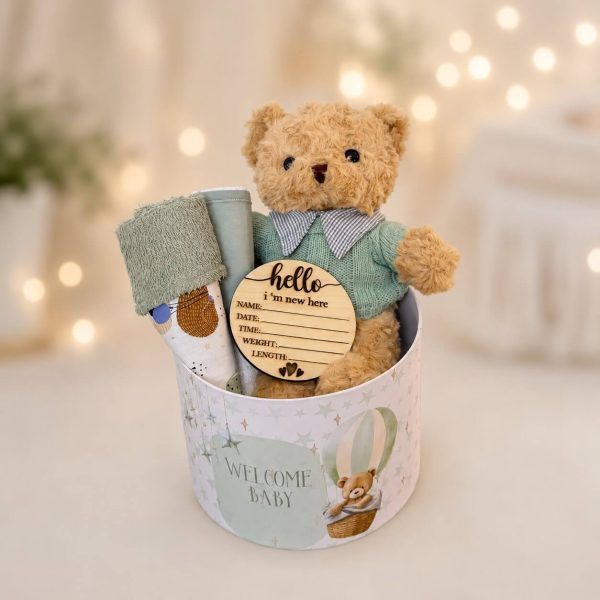 Woodland Dreams Welcome Box με λούτρινο αρκουδάκι, χειροποίητα πανάκια φροντίδας και ξύλινο αναμνηστικό γέννησης από το Fresh Garden στα Ιωάννινα
